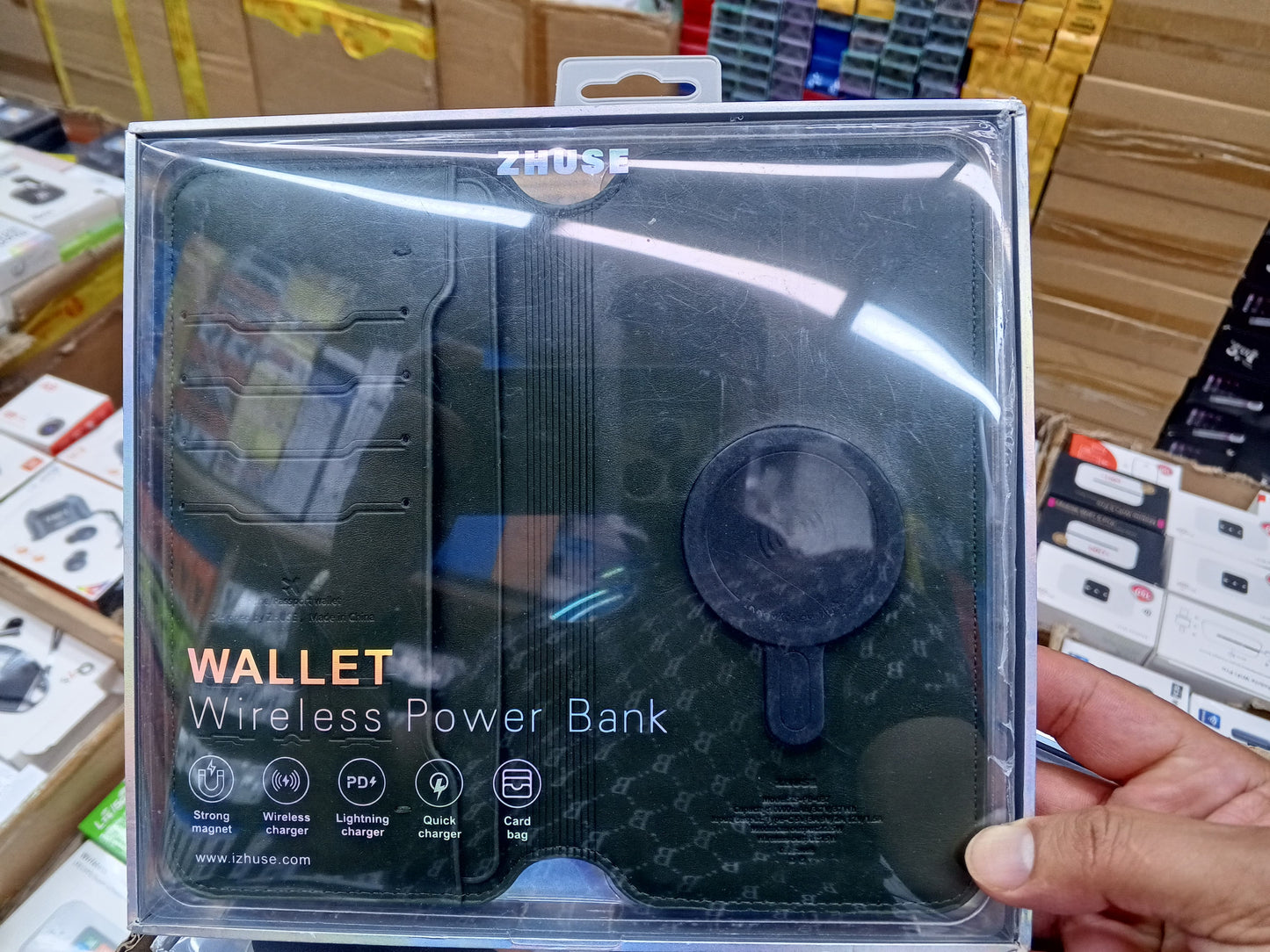 ZHUSE - Wallet Wireless Power Bank ©